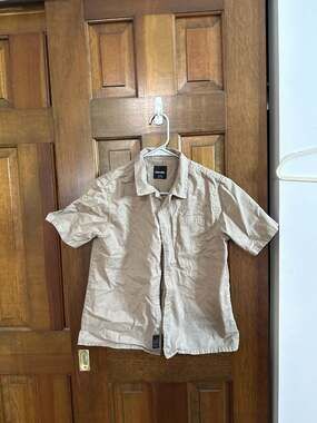 RSQ boys Tan Short Sleeve Button Down Shirt Size Small